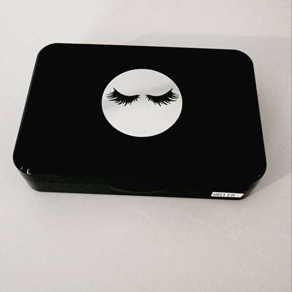 Luxury Dramatic 3D Lashes with LED Lights Case and Glue - Picture 3 of 9